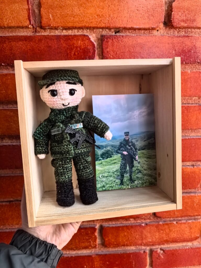 Soldado amigurumi tejido en Crochet - La Vida es un Tejido