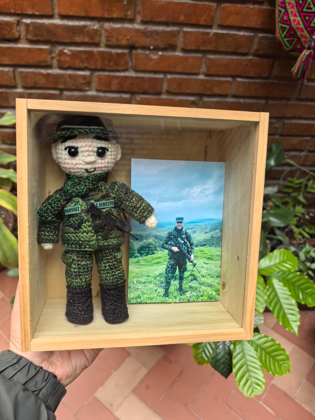 Soldado amigurumi tejido en Crochet 2 - La Vida es un Tejido