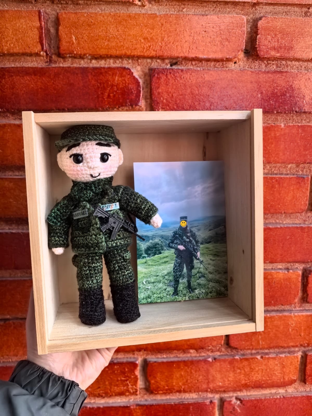 Soldado amigurumi tejido en Crochet 3 - La Vida es un Tejido