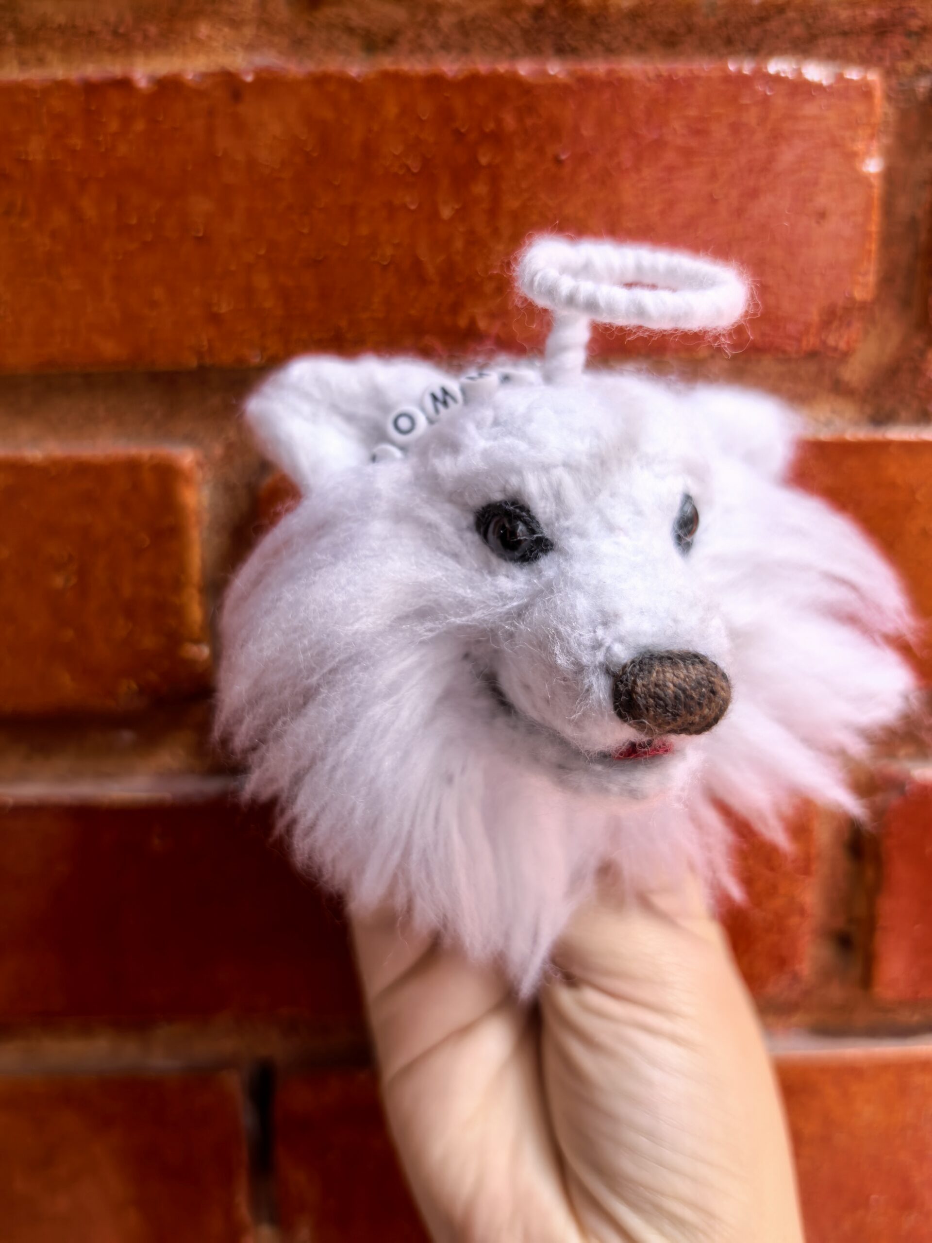 Llavero amigurumi de perro ángel personalizado con pelusa - Image 2