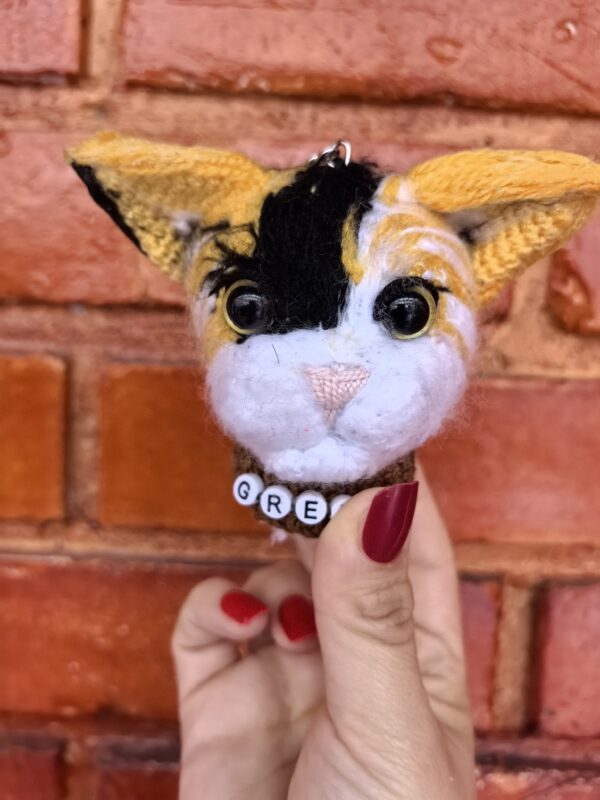 Llavero amigurumi Gatica personalizado - La vida es un tejido