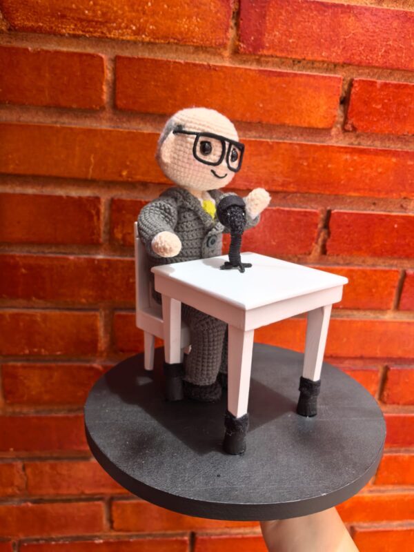 Periodista personalizado en tejido crochet - La Vida es un Tejido