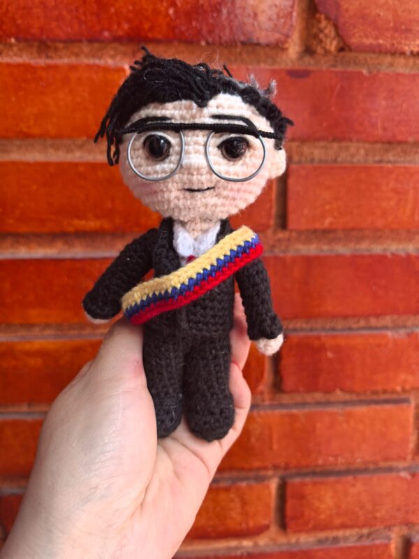 Petro presidente tejido en crochet 3 - La Vida es un Tejido